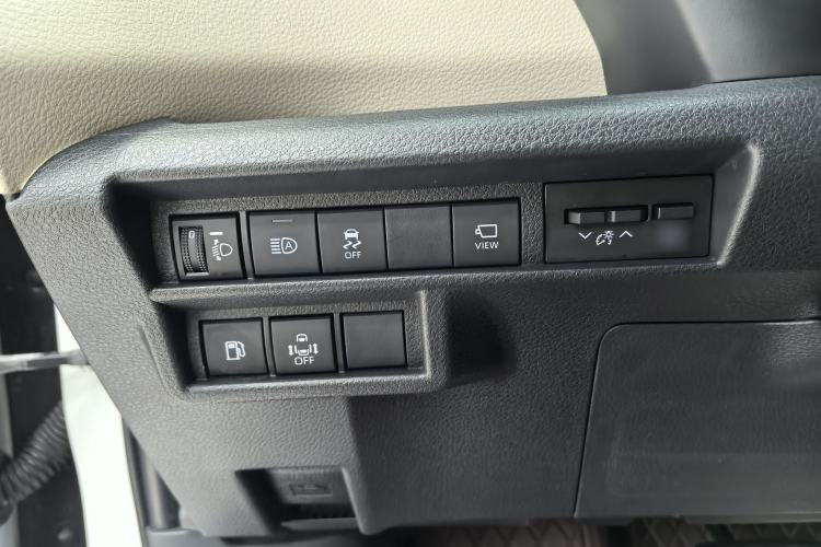 Used Toyota Sienna 2023 2.5L Hybrid Deluxe Edition
