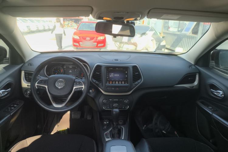 Used  Cherokee 2016 2.4L Professional Smart Version