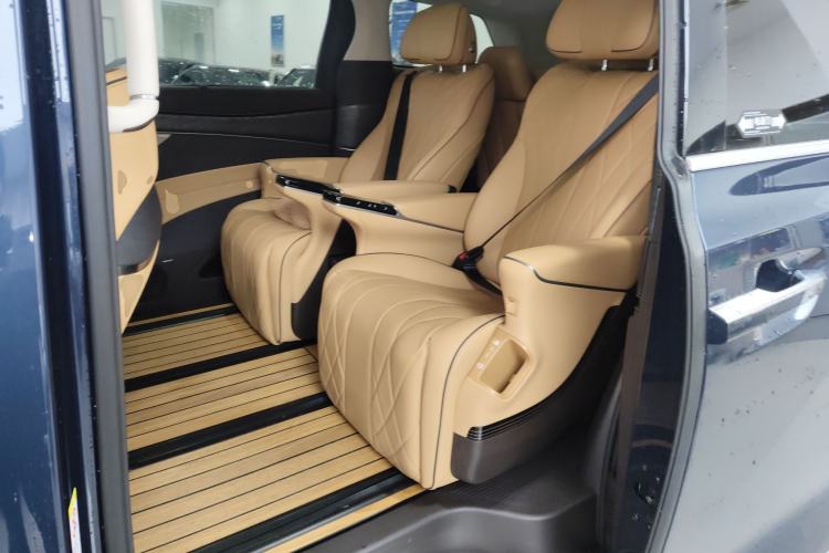 Used Denza D9 2024 EV 620 Premium Model
