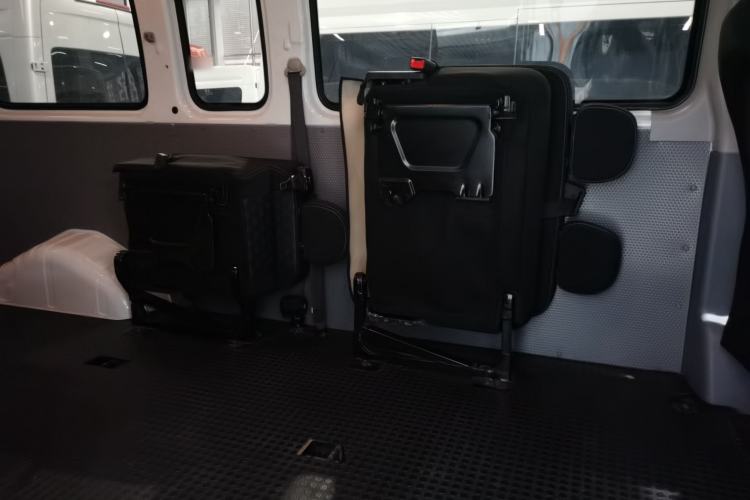 Used SAIC MAXUS Xintu V80 2021 2.0T AMT Classic Aoyuntong Long Wheelbase Mid-Roof 6/7/8/9-Seater
