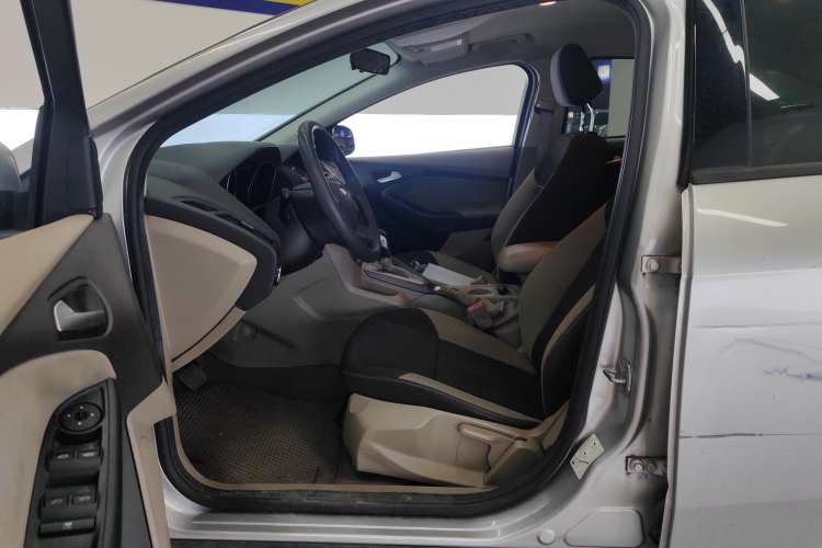 Used Ford Focus 2012 Sedan 1.6L Automatic Comfort Model
