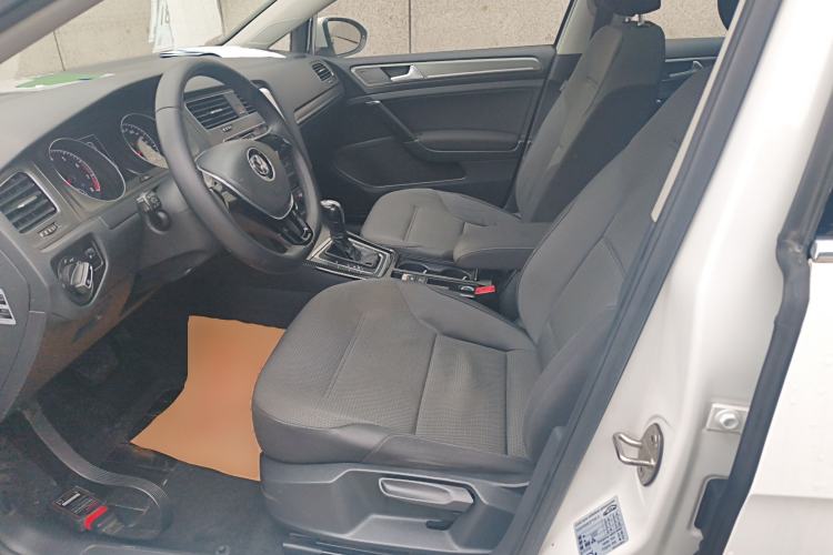 Used Volkswagen Golf 2016 230TSI Automatic Comfort Version
