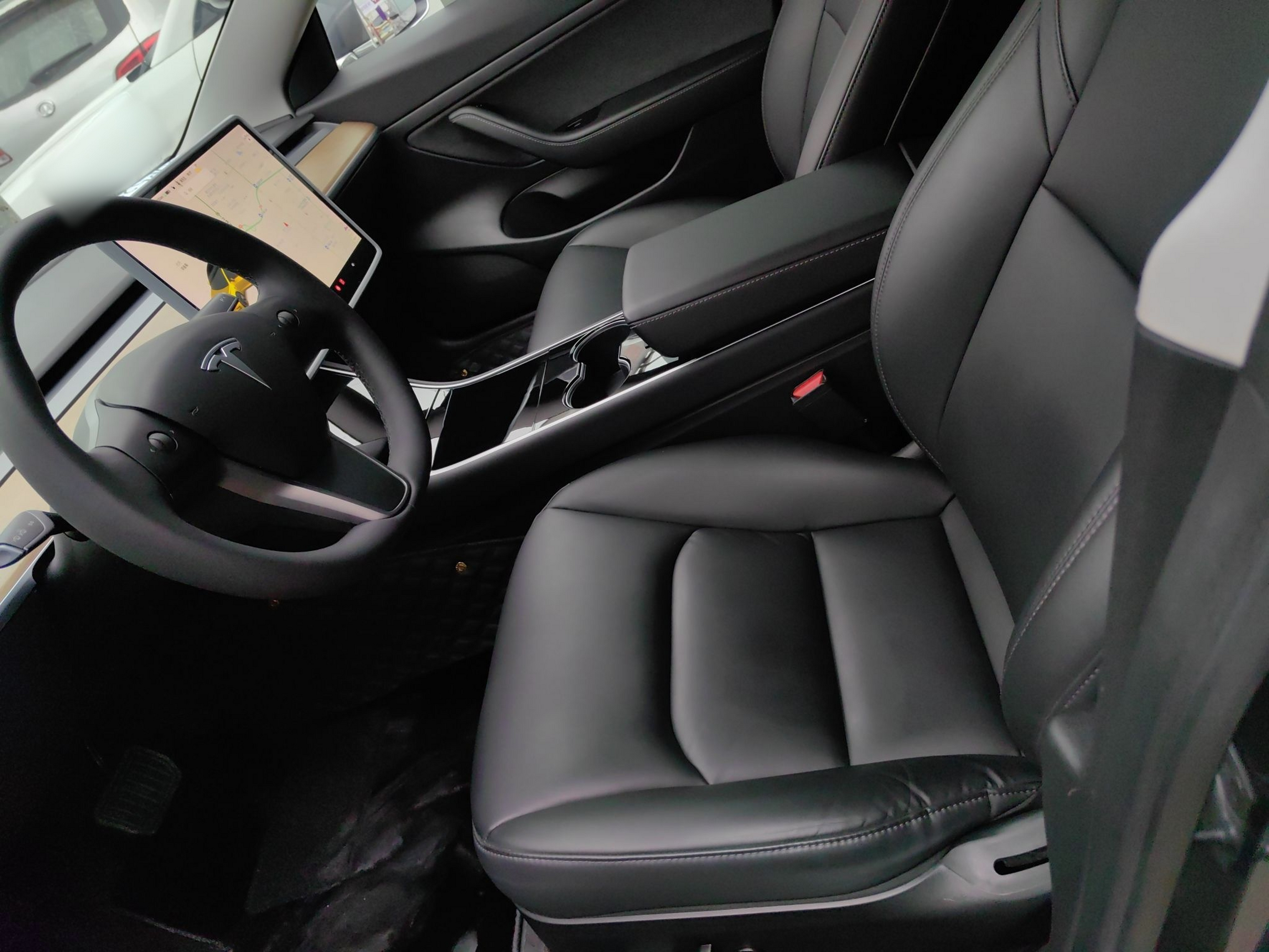 Переднее сиденье в автомобиле