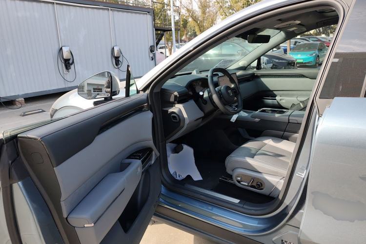 Used Zeekr 7X 2025 100 kWh Long-Range Rear-Wheel Drive with Intelligent Driving Features