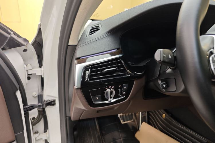 Used BMW 5 Series 2019 Facelifted 525Li Luxury Package
