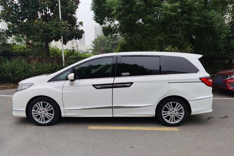 Used Honda Elysion 2016 2.4L Luxury Edition
