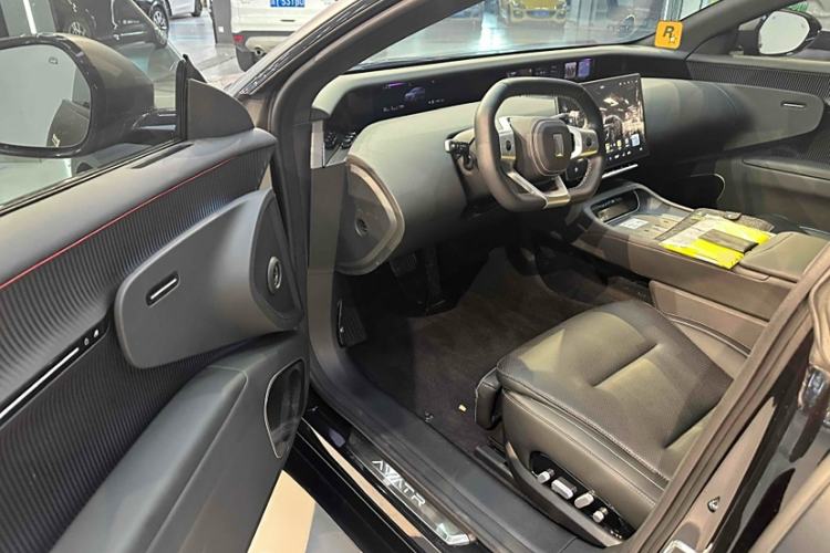 Used  12 2024 700 Three-Laser Rear-Wheel Drive Luxury Edition
