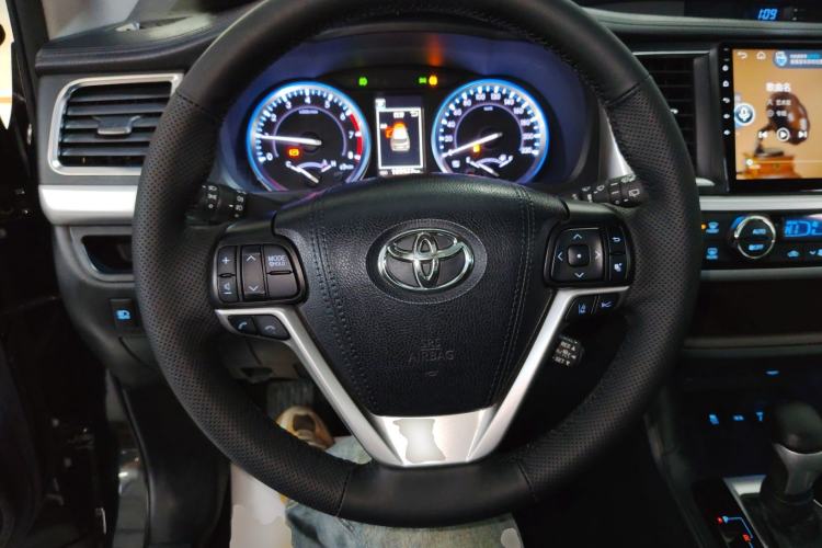 Used Toyota Highlander 2018 2.0T Four-Wheel Drive Luxury Edition 7 Seats China V Emission Standard
