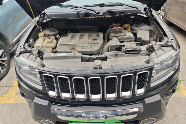 Used  Compass 2014 2.4L four-wheel drive sport version