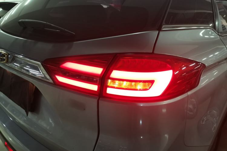 Used Geely Auto Emgrand X7 Sport 2016 2.0L Manual ZhiShang Version
