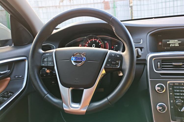 Used Volvo V60 2015 T5 Zhiya Edition