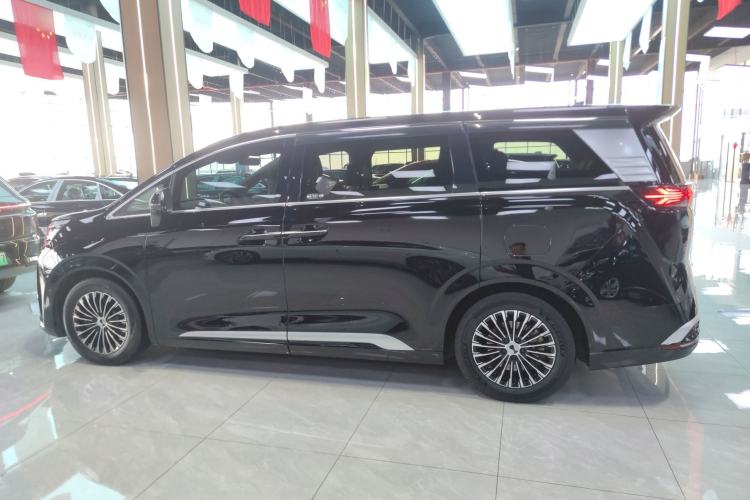 Used Denza D9 2022 DM-i 970 Four-Wheel Drive Prestige Model
