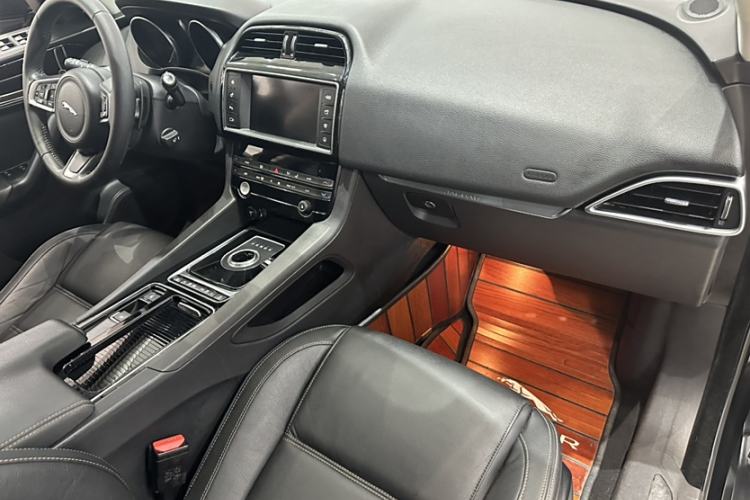 Used Jaguar F-PACE 2018 2.0T Four-Wheel Drive Urban Luxury Edition
