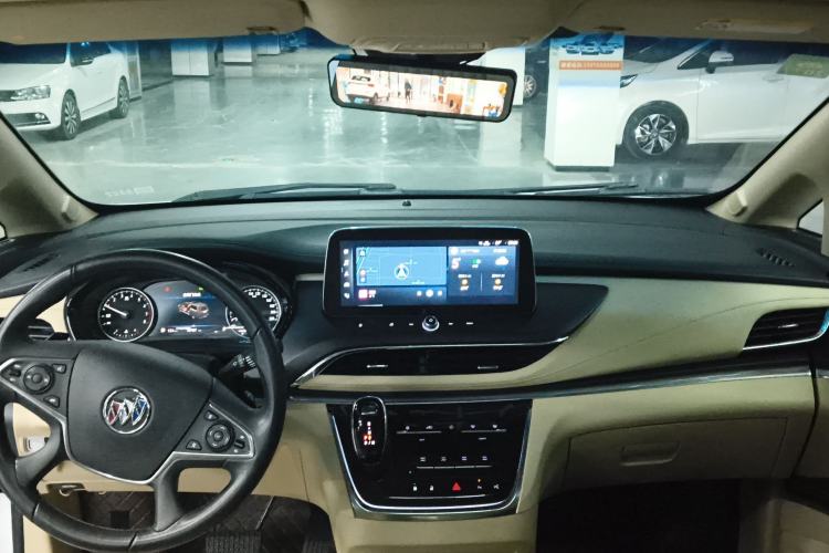 Used Buick GL8 2023 Land Executive Class Deluxe Model
