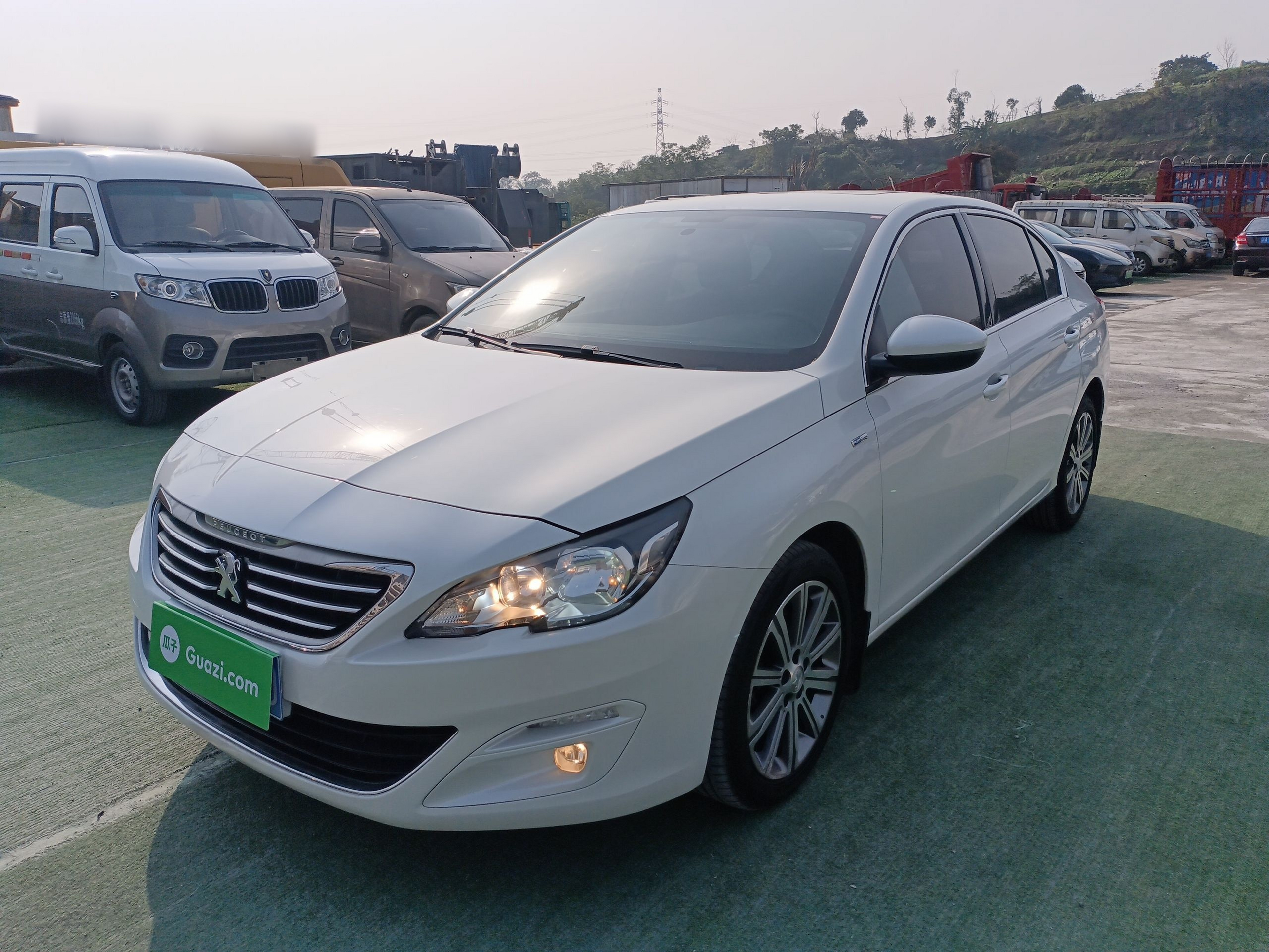 تحت مقدمة السيارة