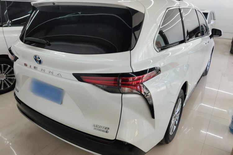 Used Toyota Sienna 2021 2.5L Hybrid Premium Edition

