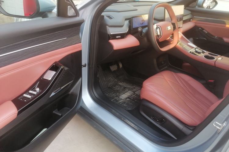 Used  L6 2025 EM-i 140km Starship Edition
