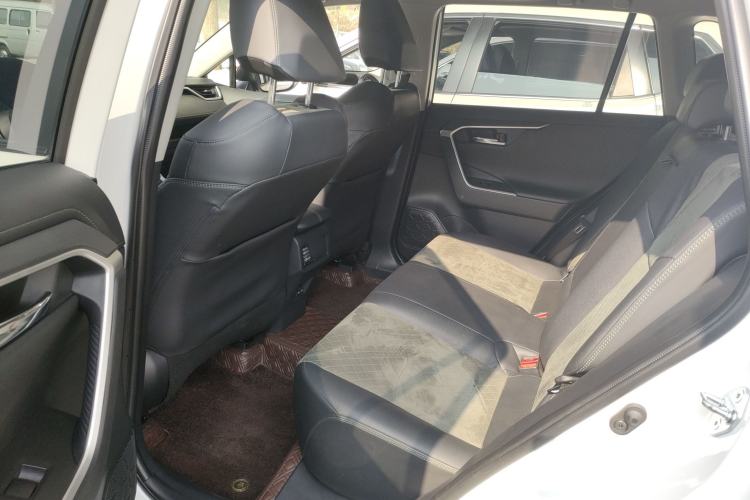 Used Toyota RAV4 2022 2.0L CVT 4x4 Style Plus Edition
