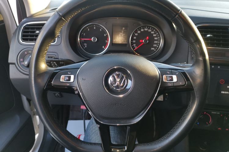 Used Volkswagen Polo 2016 1.6L Automatic Comfort Model
