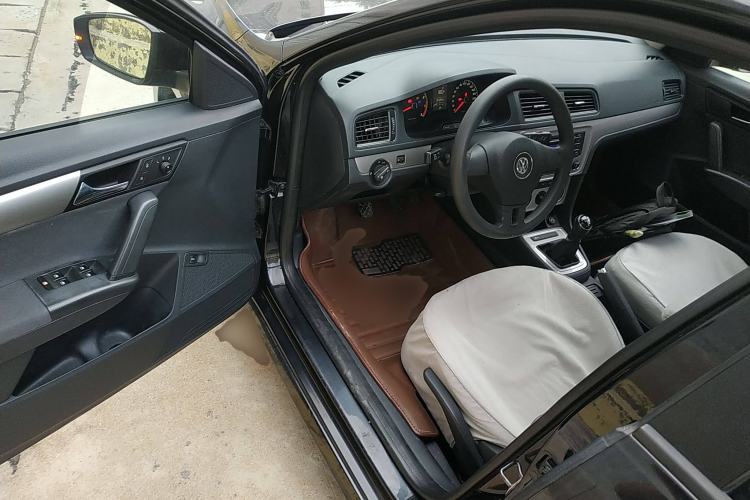 Used Volkswagen Lavida 2013 Revised Classic 1.6L Manual Fashion Edition
