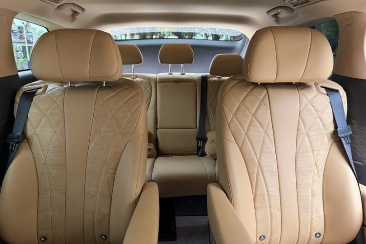 Used Denza D9 2025 DM-i Smart Drive 1020 Four-Wheel Drive Deluxe Model
