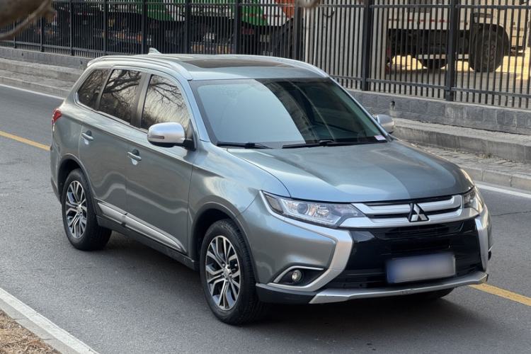 Used Mitsubishi Outlander 2018 2.0L Two-Wheel Drive Glory Edition 5 Seats
