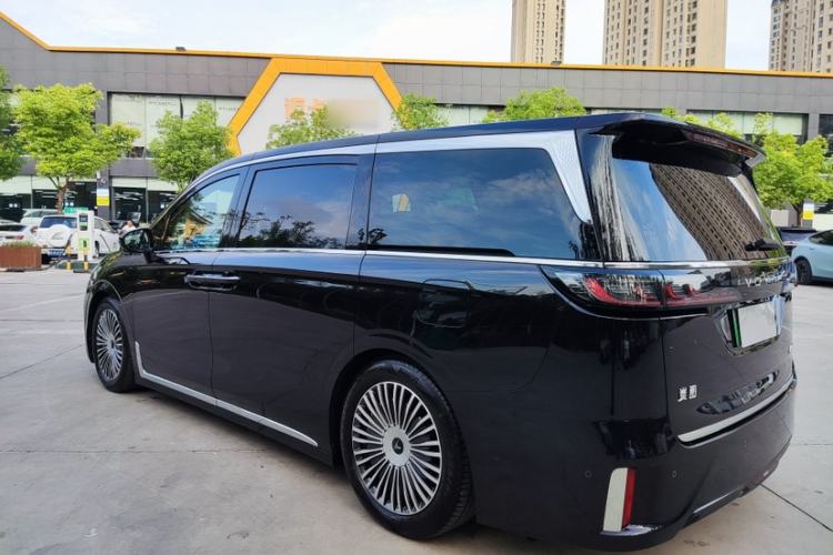 Used VOYAH Dream 2025 PHEV Four-Wheel-Drive Flagship Kunpeng Edition
