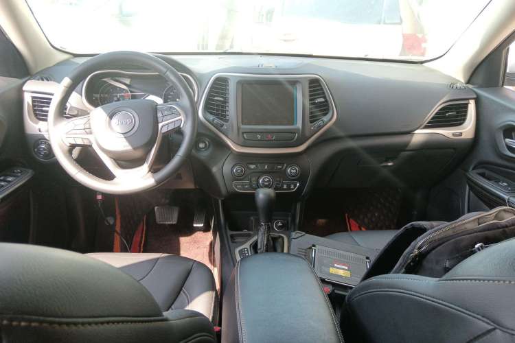 Used  Cherokee 2016 2.0L Superior Edition