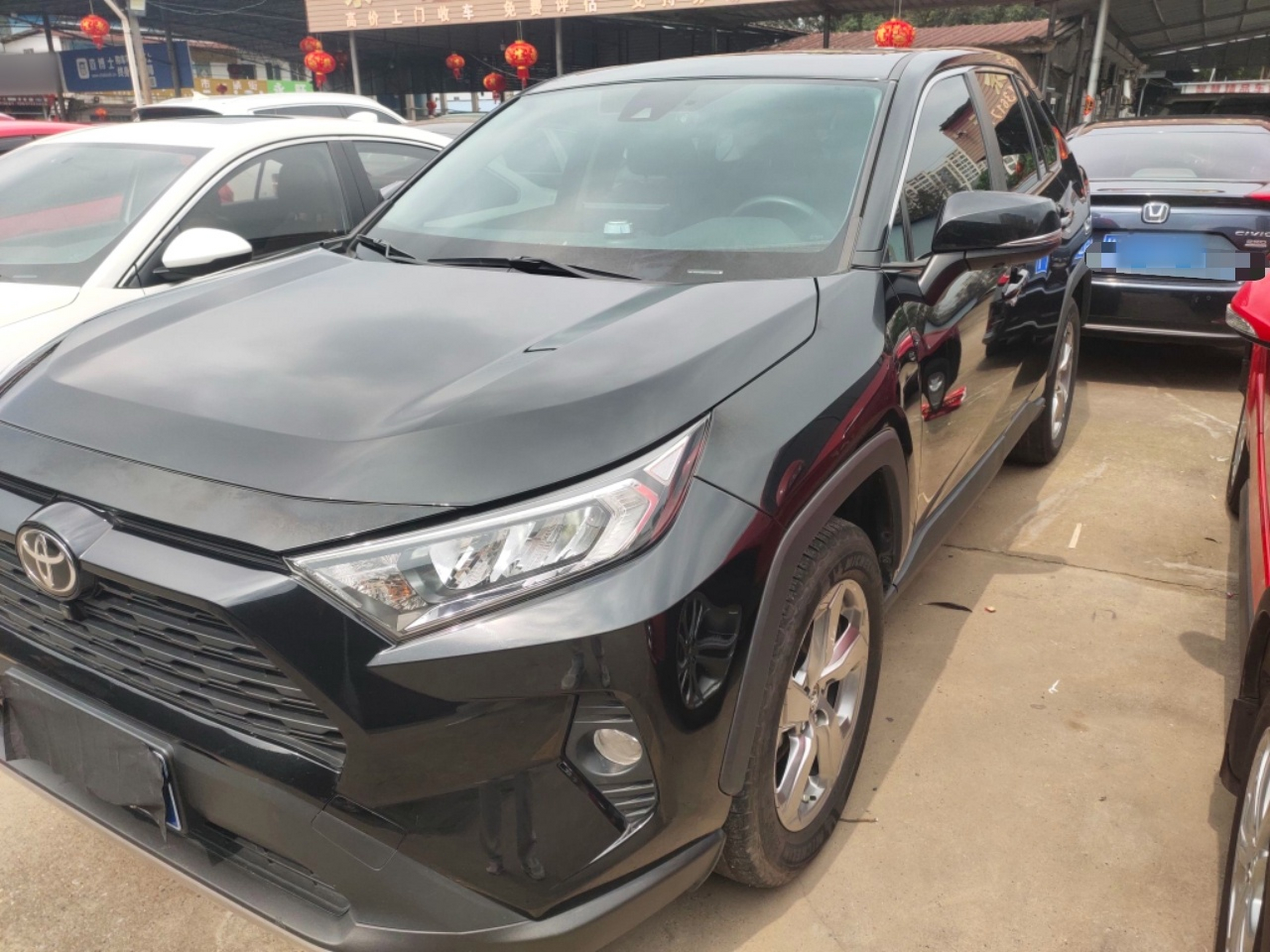 Под передней частью автомобиля