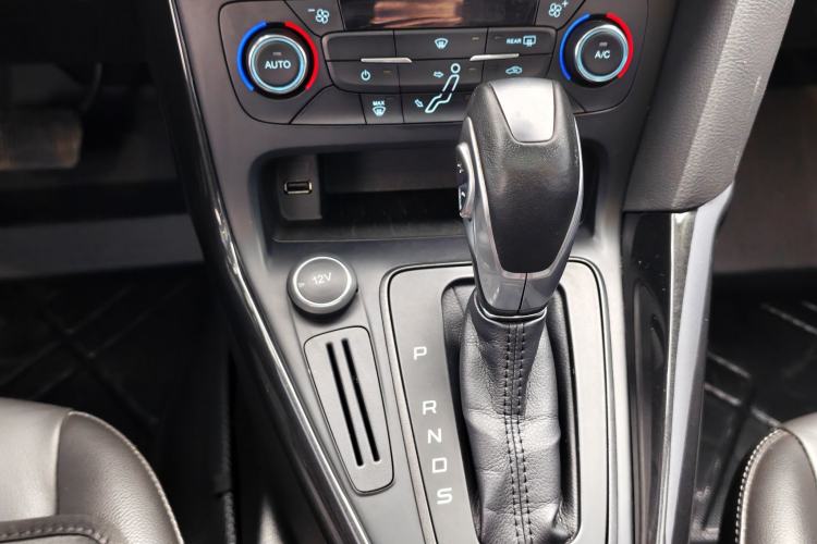 Used Ford Focus 2015 Hatchback 1.6L Automatic Fashion Edition
