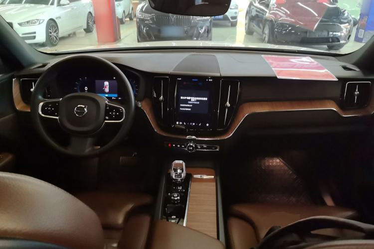 Used Volvo XC60 2023 B5 4x4 Smart Luxury Edition
