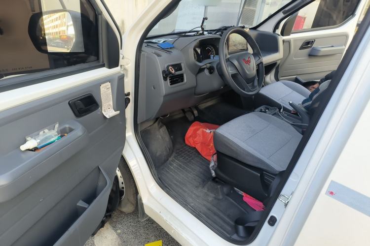 Used Wuling Yangguang 2024 300km Range Practical Window-Sealed Version 75kW
