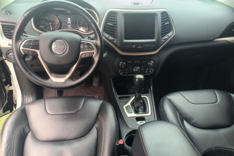 Used  Cherokee 2017 2.0L Superior Edition