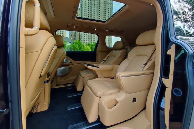 Used VOYAH Dream 2025 PHEV Four-Wheel-Drive Flagship Kunpeng Edition
