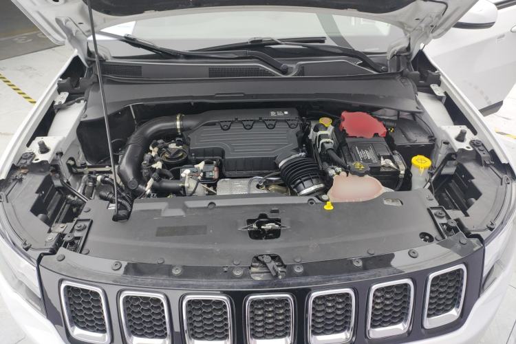 Used  Compass 2020 220T Automatic Leading Edition
