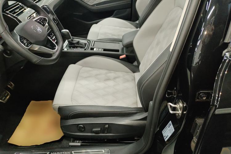 Used Volkswagen Magotan 2023 2 Million Units Limited Edition 330TSI DSG Leading Version
