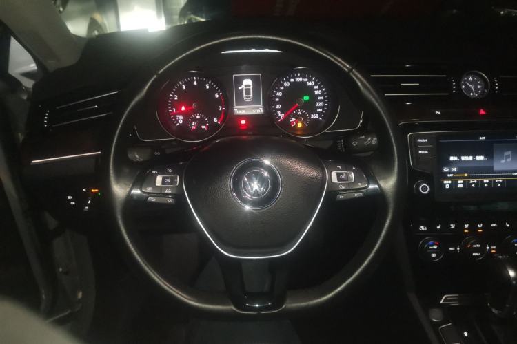 Used Volkswagen Magotan 2017 330TSI DSG Luxury Model
