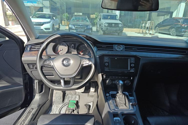 Used Volkswagen Magotan 2018 Facelift 330TSI DSG Luxury Model
