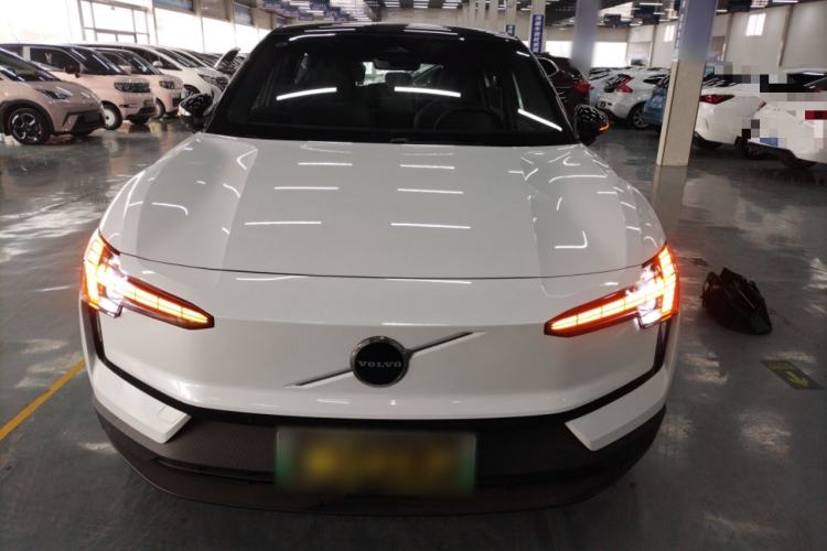 Used Volvo EX30 2025 Rear-Drive Long-Range Plus Model