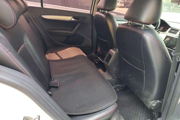 Used Volkswagen Lavida 2013 Revised Classic 1.6L Automatic Fashion Edition
