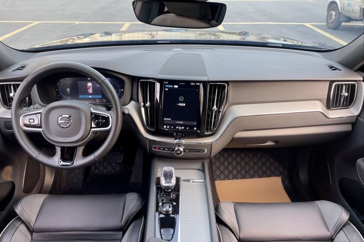 Used Volvo XC60 New Energy 2025 Plug-in Hybrid Long-Range All-Wheel Drive Zhiyuan Extreme Night Black Edition