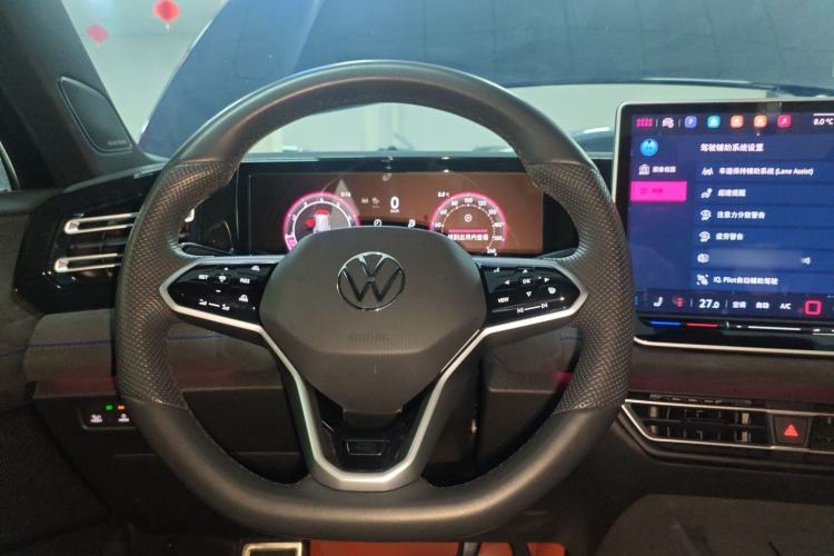 Used Volkswagen Tiguan L 2024 PRO 330TSI Two-Wheel Drive R-Line Prestige Edition
