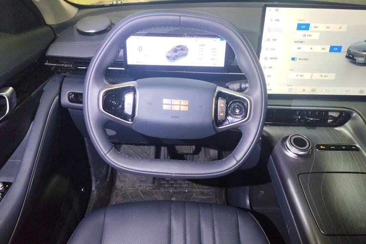 Used  E5 2024 440km Launch Edition
