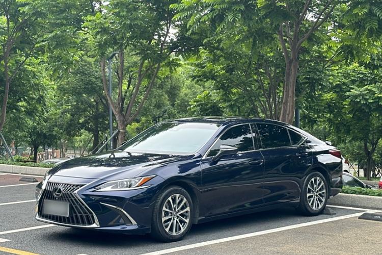 Used Lexus ES 2022 300h Excellence Edition

