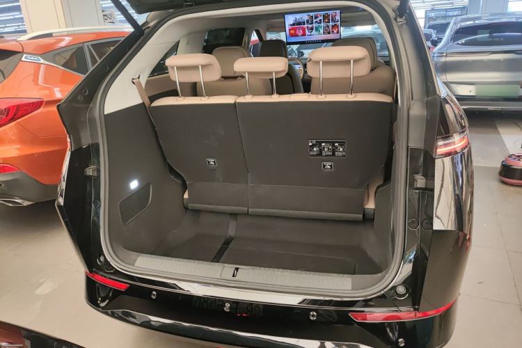 Used XPeng X9 2025 740 Ultra-Long Range Max
