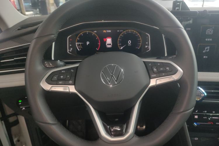 Used Volkswagen Tiguan L 2024 Outstanding Model 330TSI Automatic Two-Wheel Drive R-Line Dragon Glory Edition
