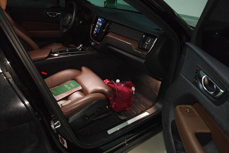 Used Volvo XC60 2023 B5 4x4 Smart Luxury Edition
