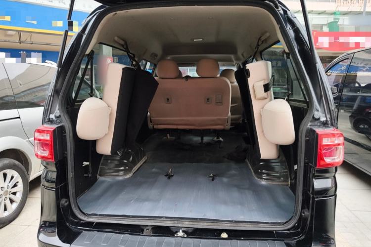 Used FORTHING Lingzhi 2023 M5L 1.6L Base Model 7 Seats
