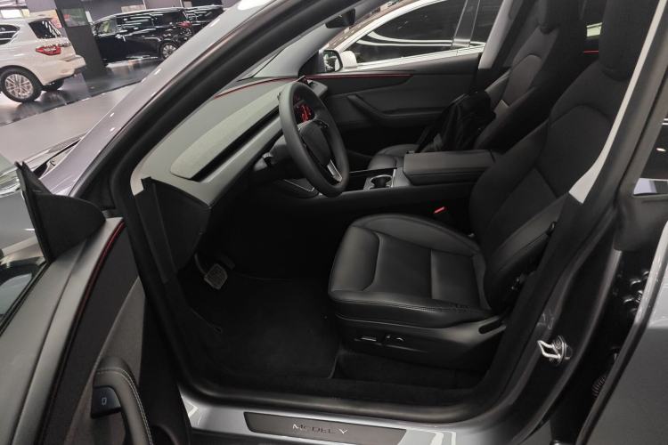 Used Tesla Model Y 2025 Rear-Wheel-Drive Version
