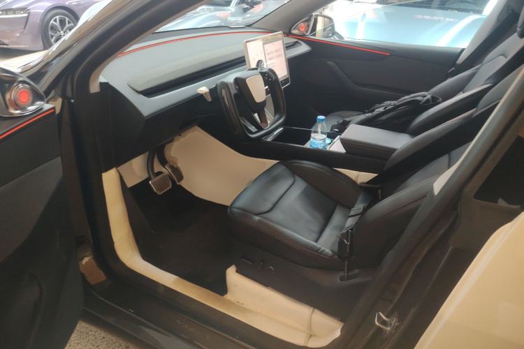 Used Tesla Model Y 2025 Rear-Wheel-Drive Version
